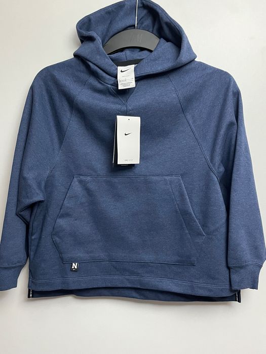 Син суитчър на Nike