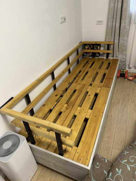 Canapea 2400 x 800 mm din lemn masiv cu perne