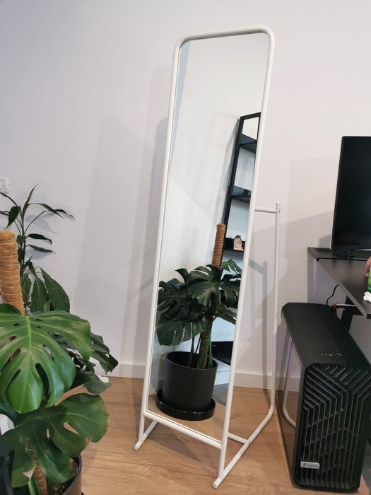 Vând oglinda Ikea multifunctionala