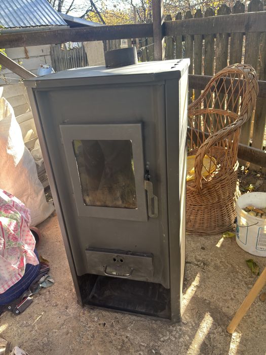 Termoşemineu Feroli