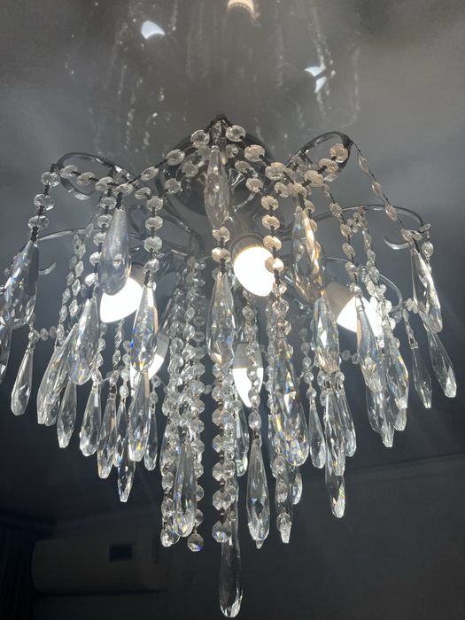 Продам красивую люстру