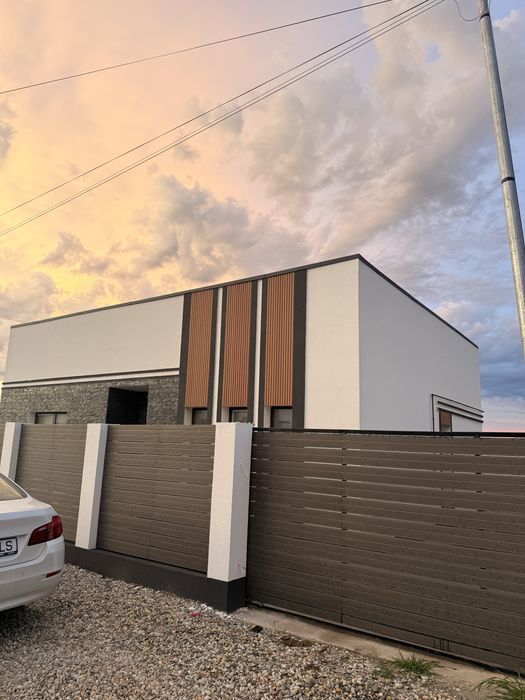 Casa  in comuna Berceni , str. Miorita 4 camere , 2 bai