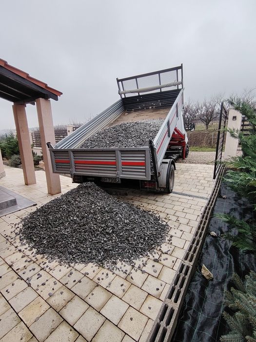 Nisip margaritar, pământ, transport cu macara.