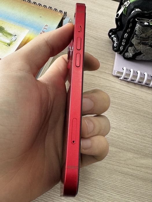 Iphone 13 product red
