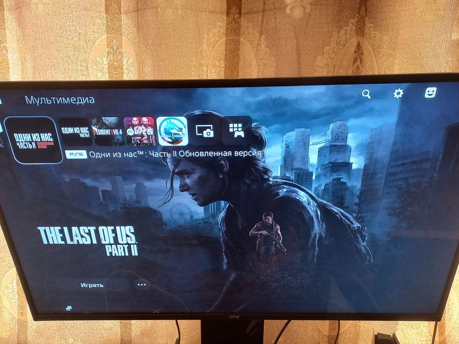 PS5 slim holati ideal tiniq 1TB hotirasi o'yinlar yozigan PS5 o'yinlar