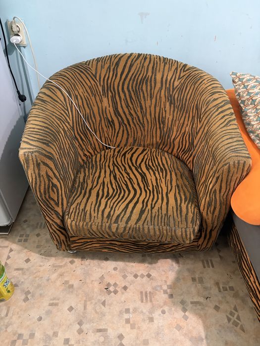 Диван ,кресло и пуфф