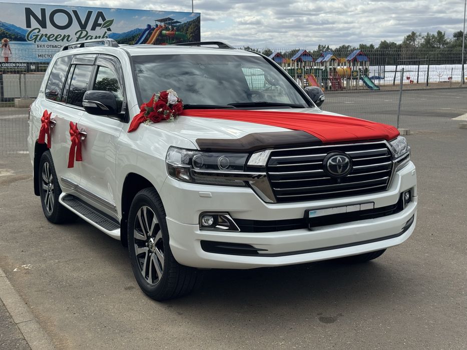 Прокат автомобиля ЛК200