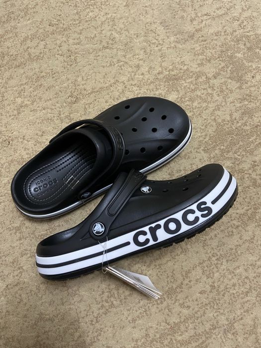 Crocs тапочки.