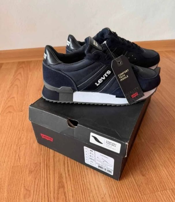 Adidasi   Levi's