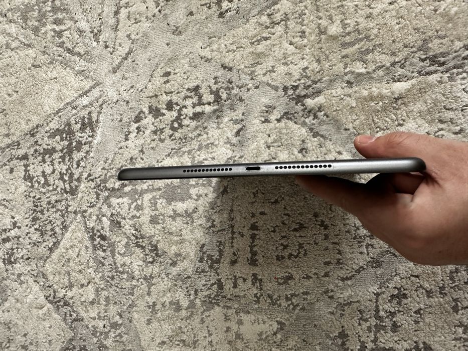 iPad 8th Gen (2020) 32GB Wi-Fi