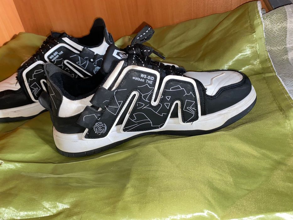 Продам зимние кроссовки