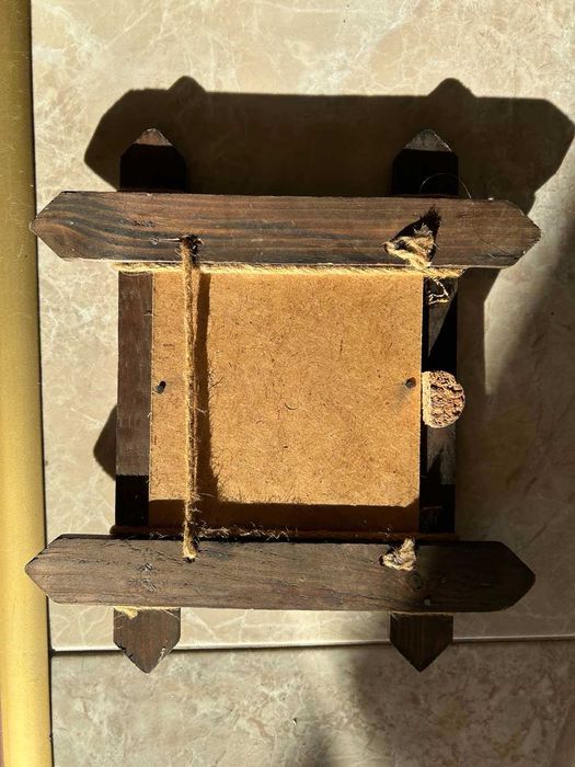 Картина с дървена рамка