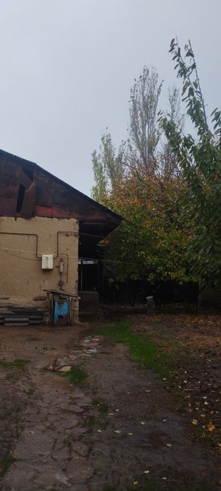 Uy sotiladi parkentni sentrida