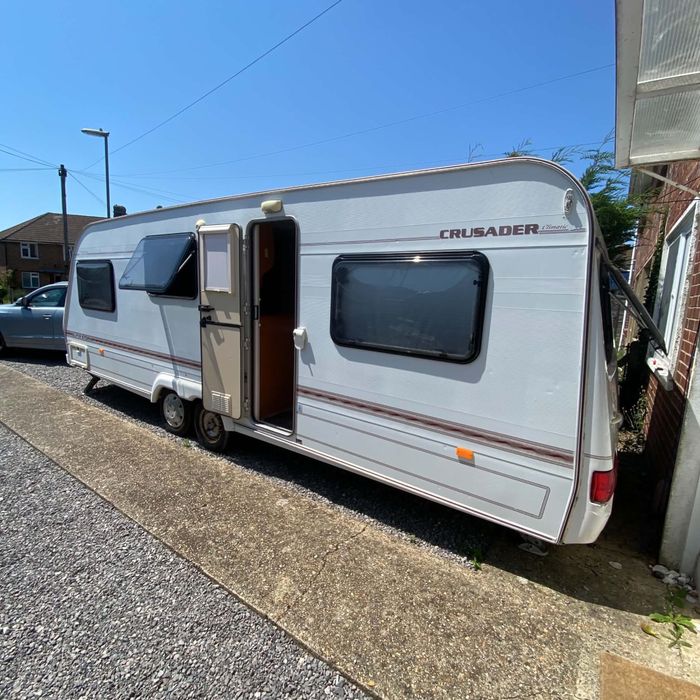 Каравана Elddis 1998.  8 метра, 6 местна