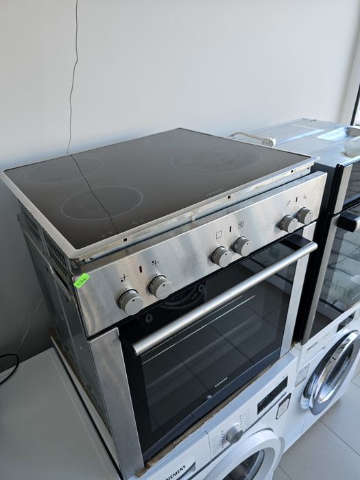 Фурна за вграждане с керамичен плот  SIEMENS