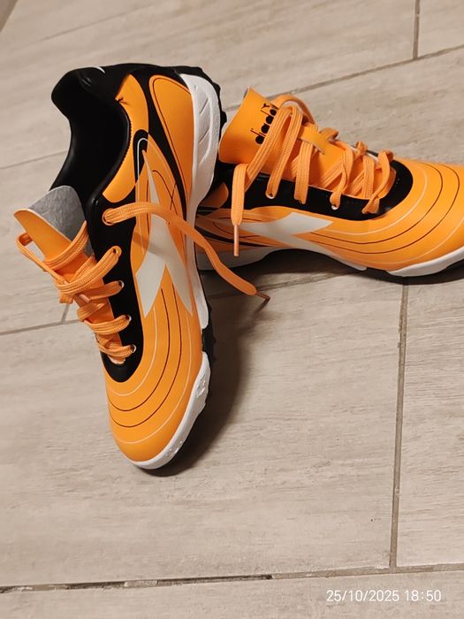 Ghete fotbal mărimea 36