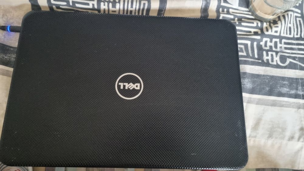 Лаптоп 15 инча DELL