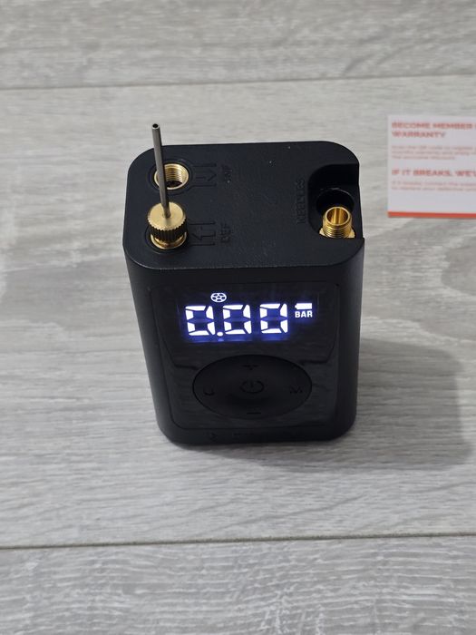 Pompă electrică ETENWOLF pentru mingi cu manometru – Neagră