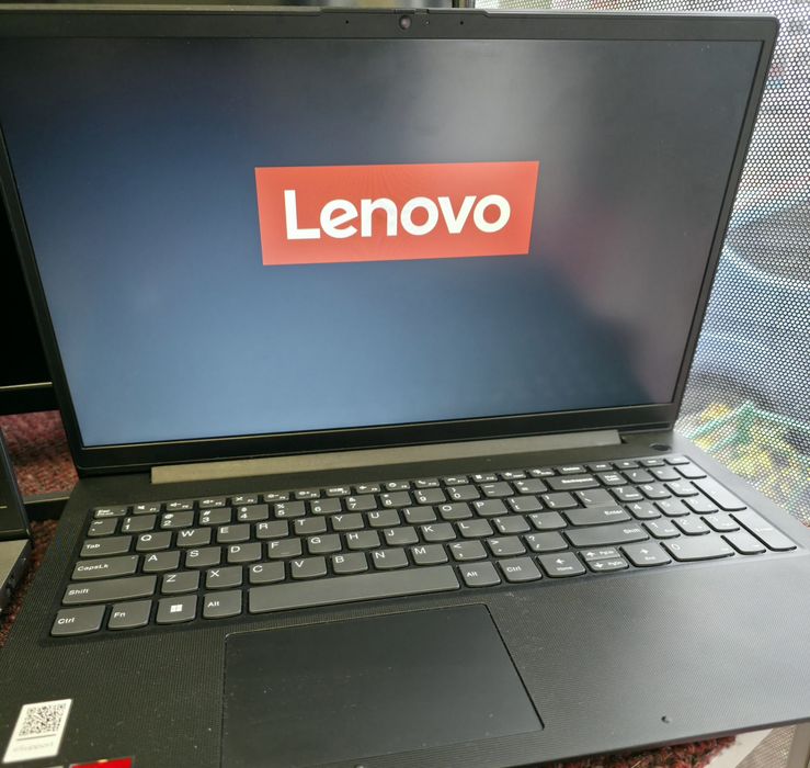 Laptop Lenovo  v 15