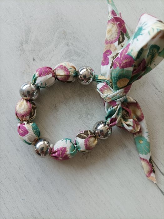 Гривна с шарени и метални топчета + гердан