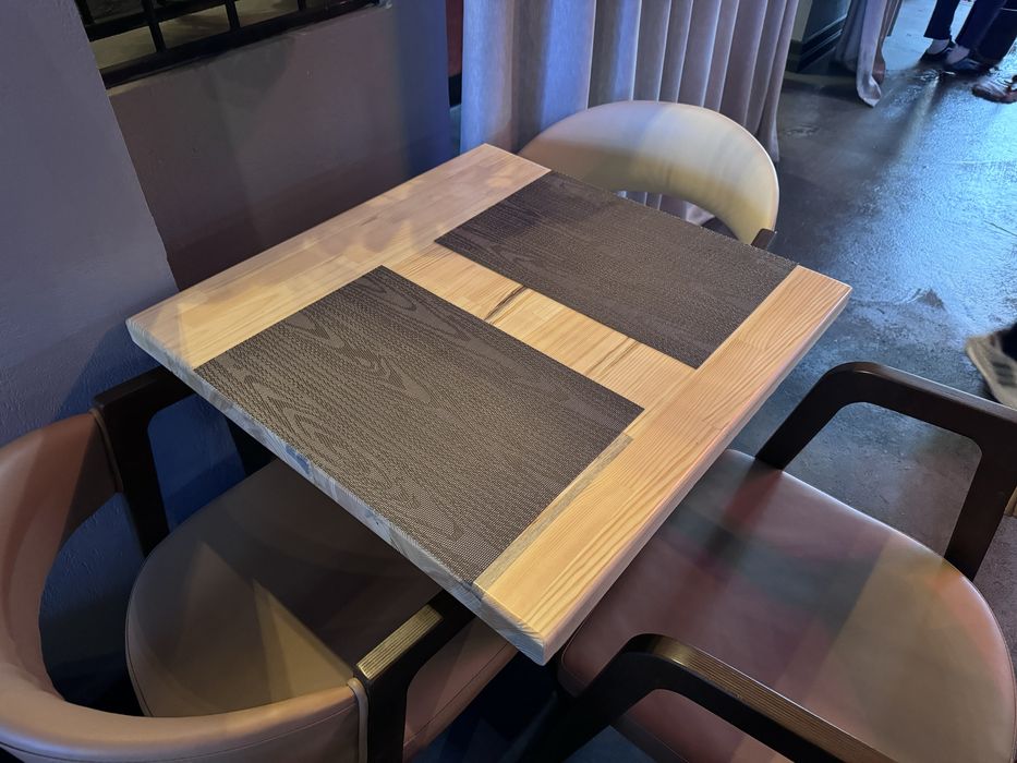 Продается стол из натурального дерева