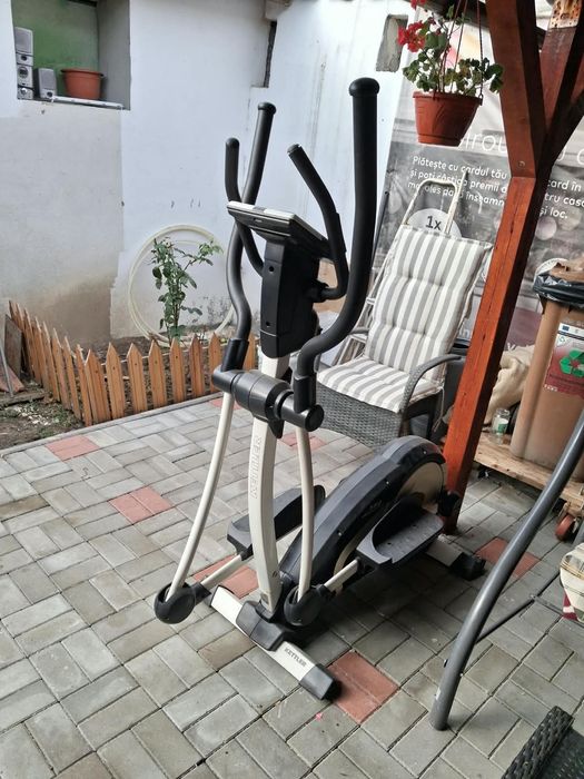 Vând bicicletă eliptică (orbitrek)