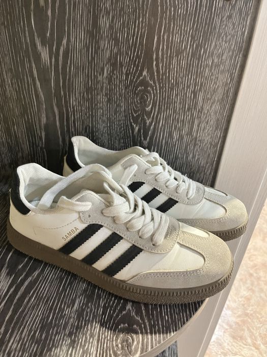 Кроссовки продам