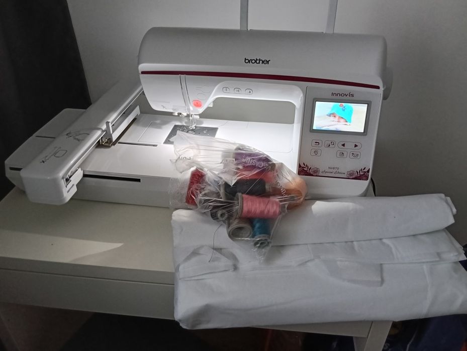 Mașina de brodat Brothers Innov-is NV870SE