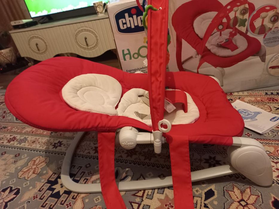 Шезлонг с игрушками