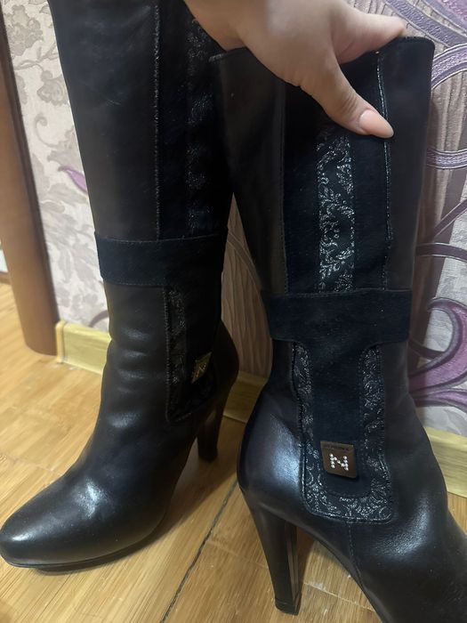 Продается зимние сапоги