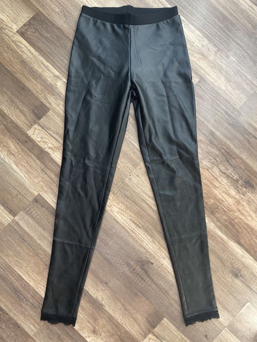 Нов кожен клин с дантела