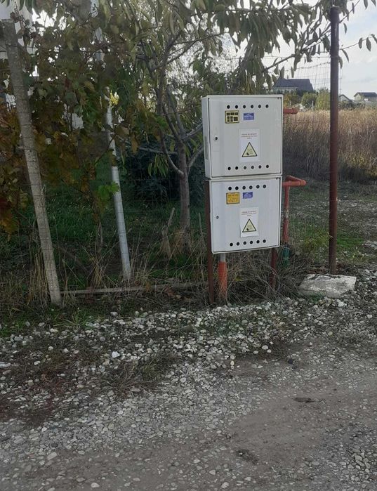 Domnesti- str. Simfoniei, intravilan - construibil,  775mp cu dubla deschidere la 2 strazi - 27x28,  gaz, curent, zona de casecase,  asfalt pana