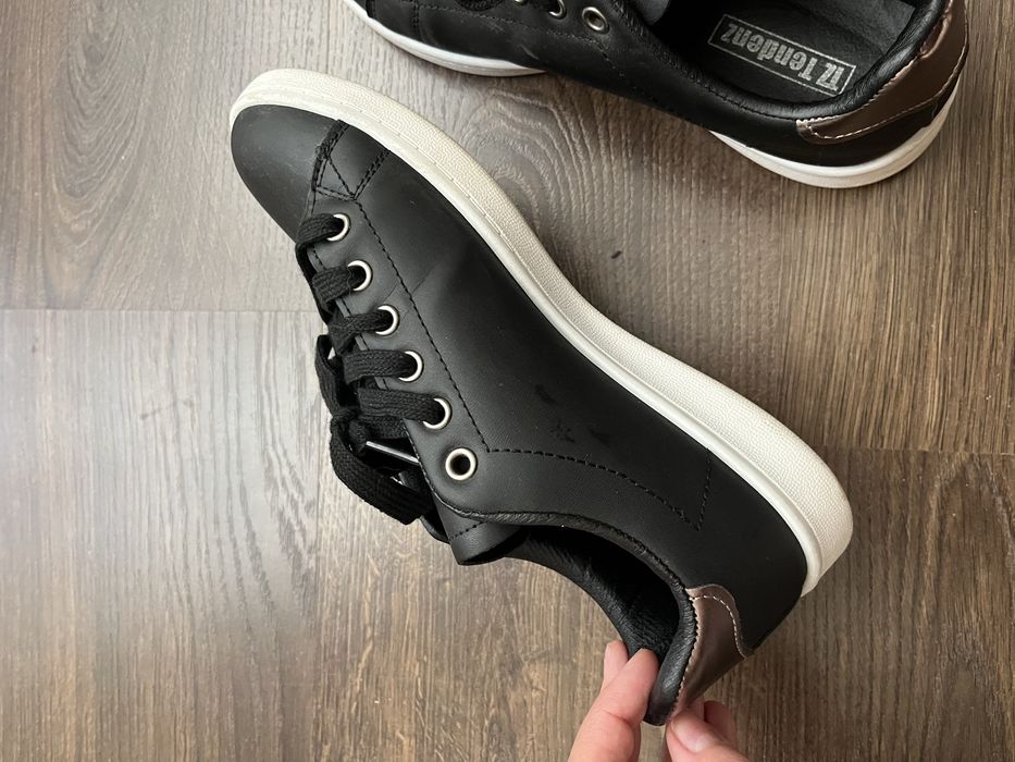 Черни дамски кецове