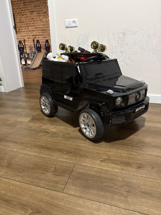 Продам детскую машину на пульту