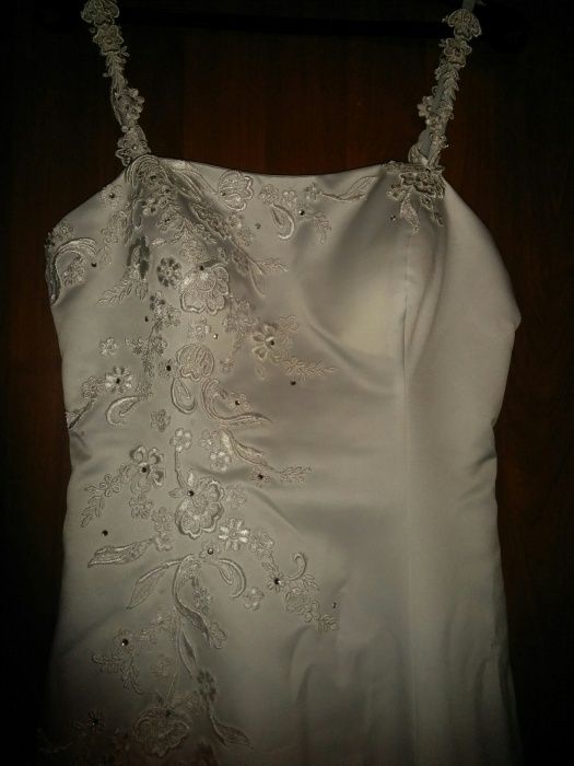 Esti inalta ,suplă și esti in cautarea unei rochii de mireasă ieftina