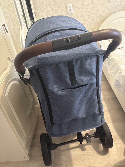 Продаю прогулочную коляску