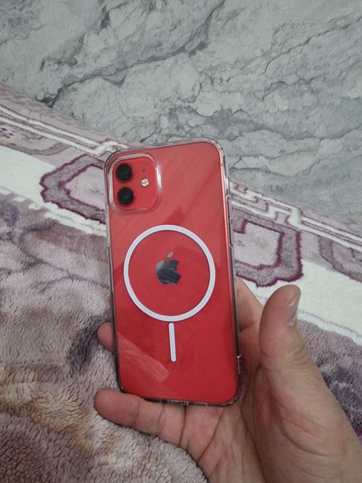 Iphone 12.  64/87  radnoy ochilmagan