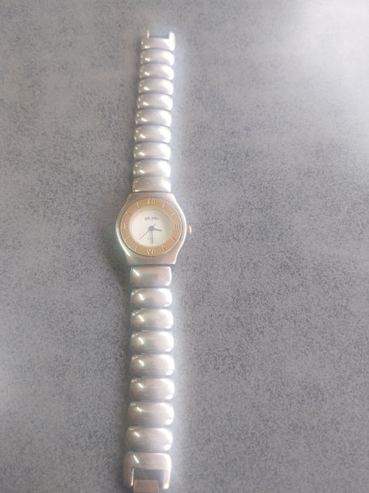 Продавам часовник