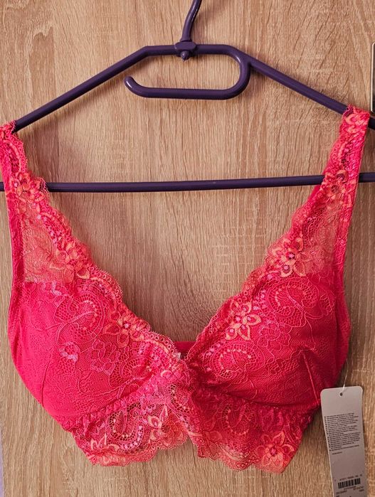 Дантелено бюстие