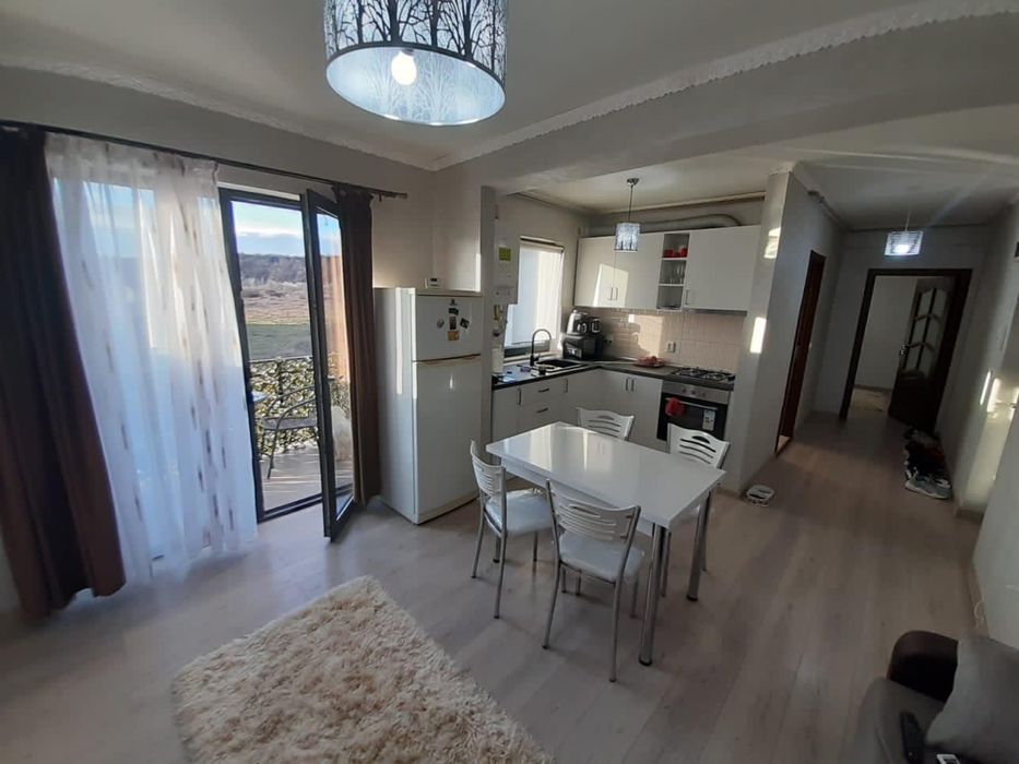 Inchiriez apartament Floresti