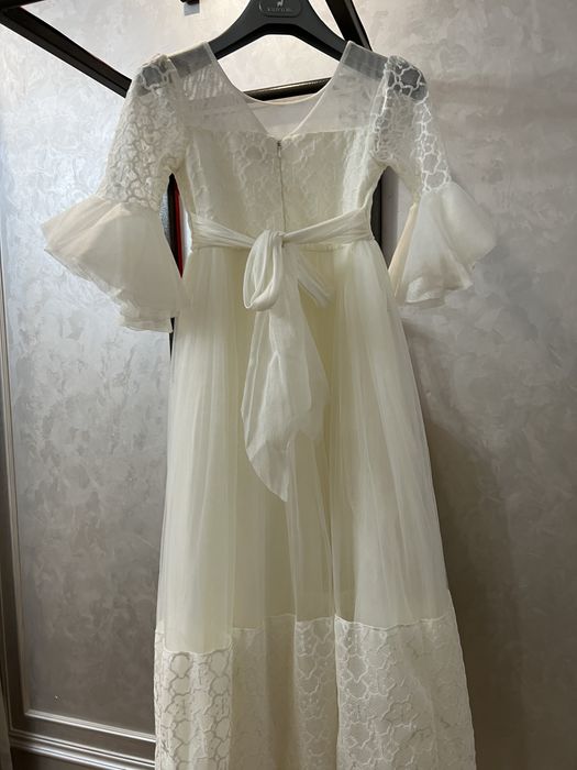 Продам платье белое для девочек 9-11 лет