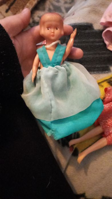 Păpuși vechi de cauciuc și porțelan