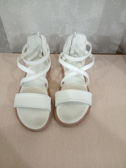 Сандалии на девочку