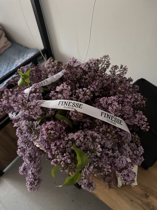 букет цветов с корзиной