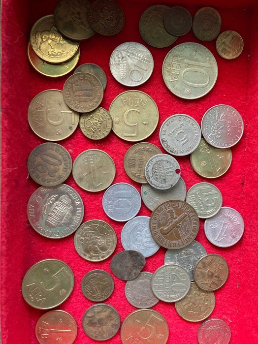 Медали, значки, стари монети