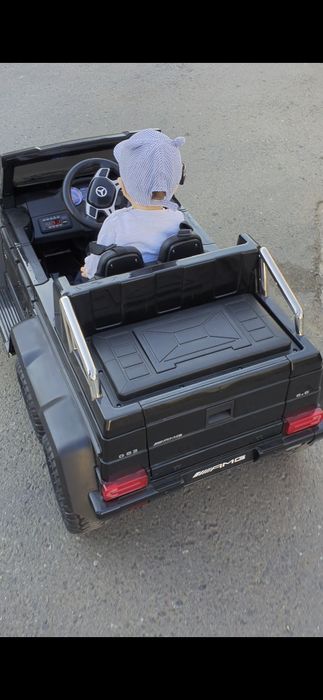 Vand mașinuța electrica Mercedes G63