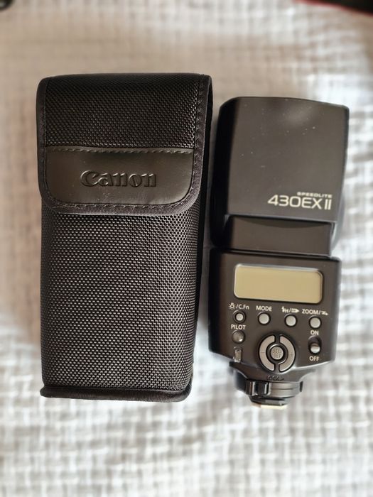 Цифровой фотоаппарат б/у Canon 550D