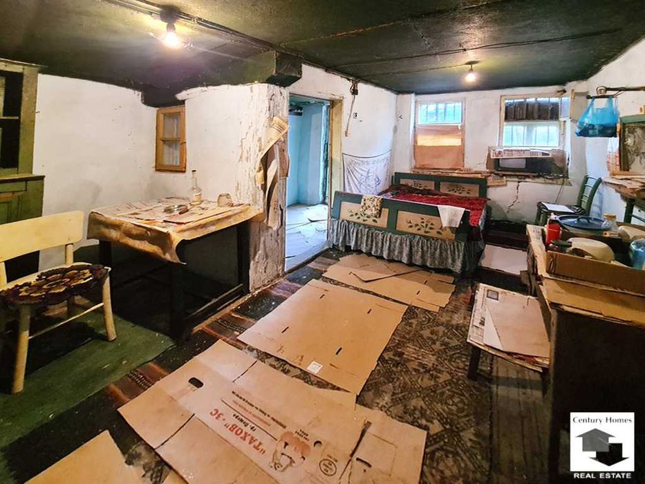 140312 Къща с равен двор и стопански постройки в с. Горна Липница