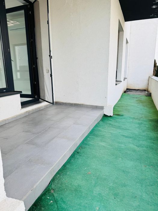 Închiriere apartament 3 camere, curte, loc de parcare, nemobilat