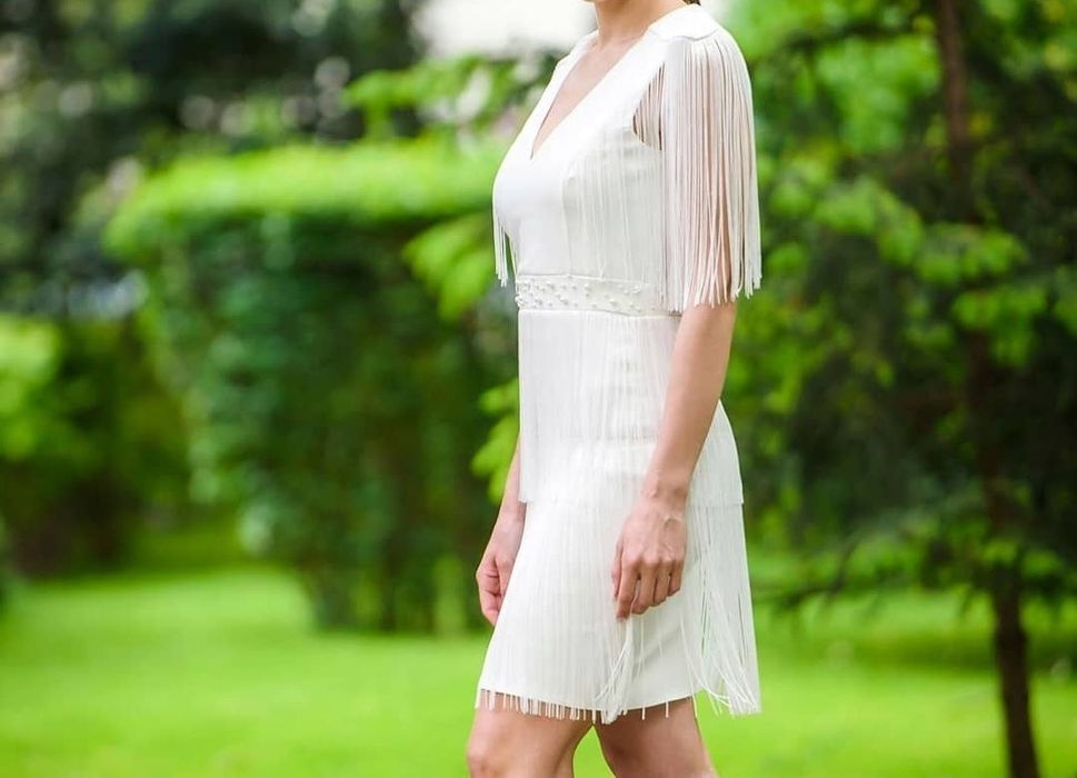 Бяла бутикова рокля